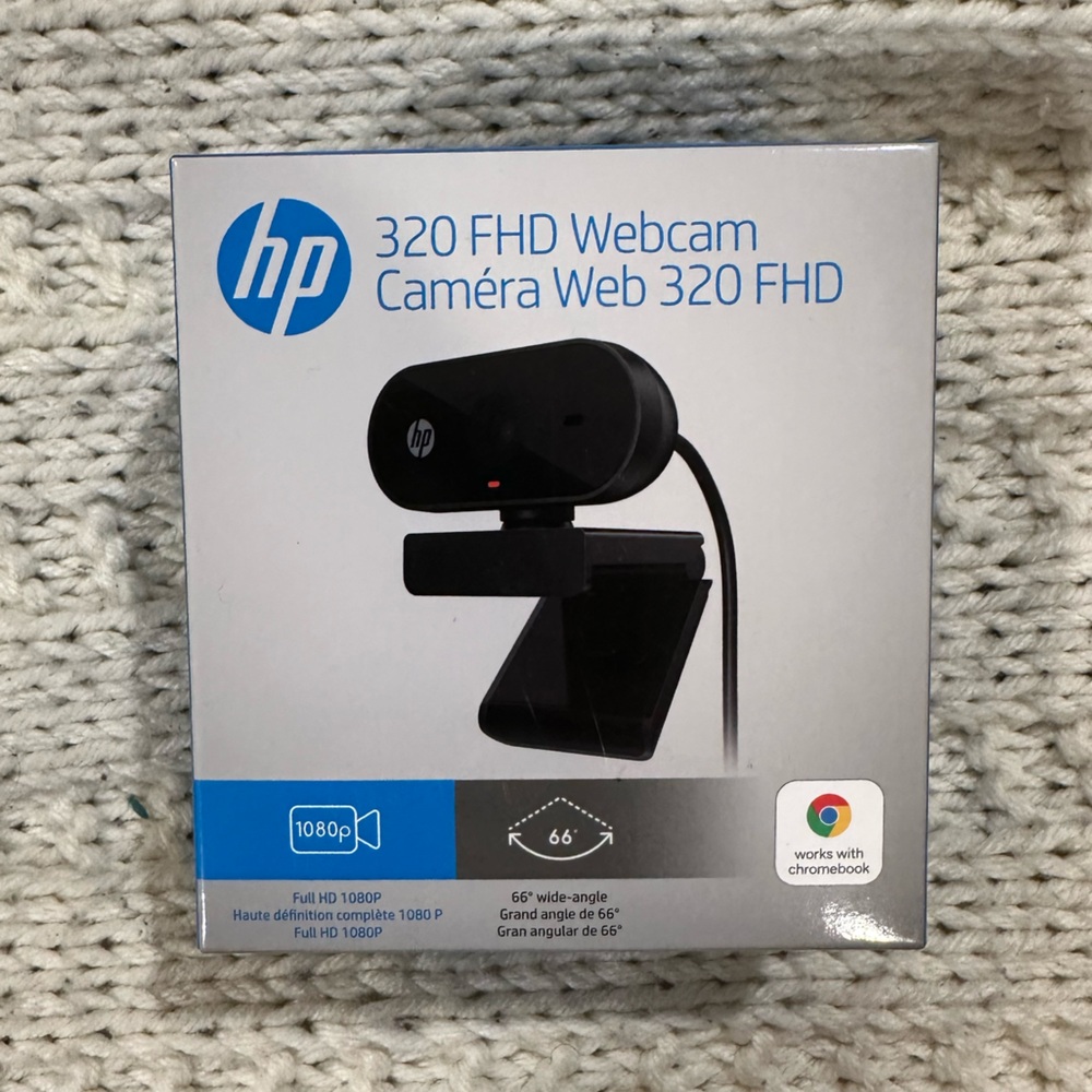 HP 320 FHD Webcam in Black and Silver Packaging
